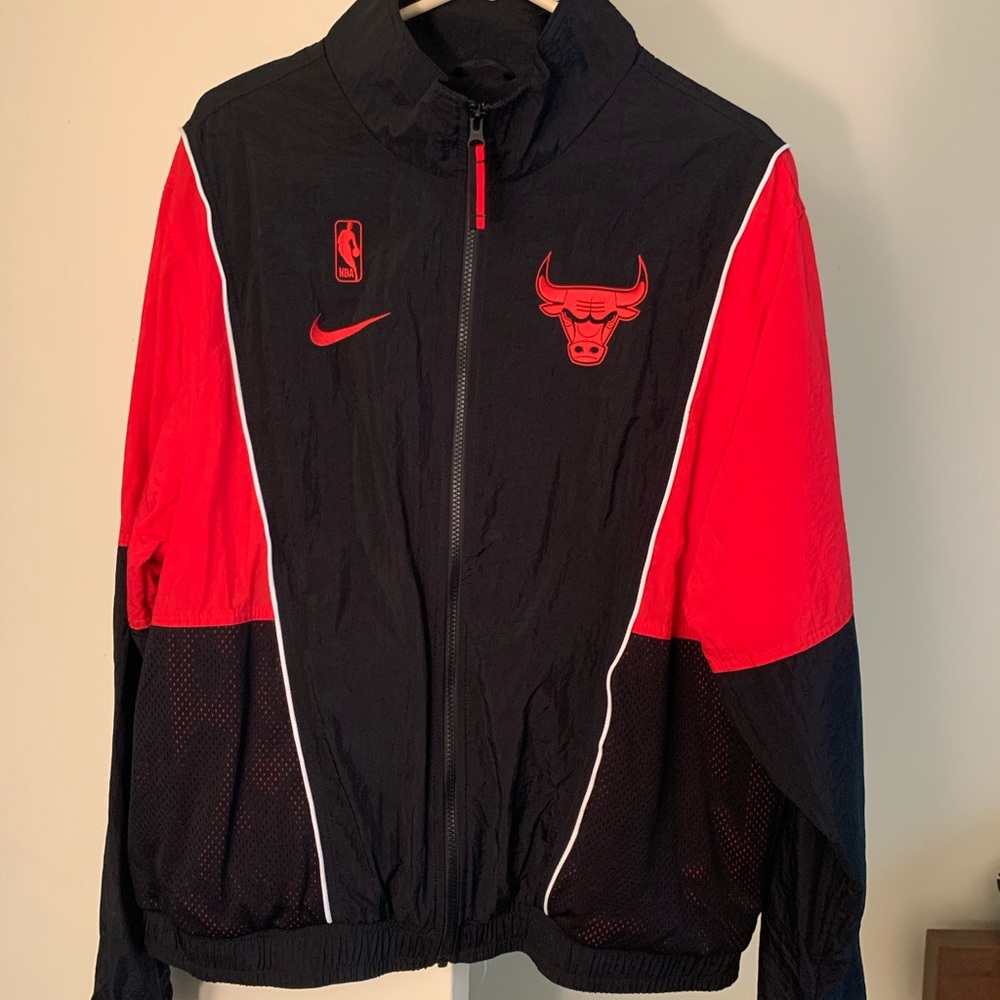 NBA Bulls windbreaker size large